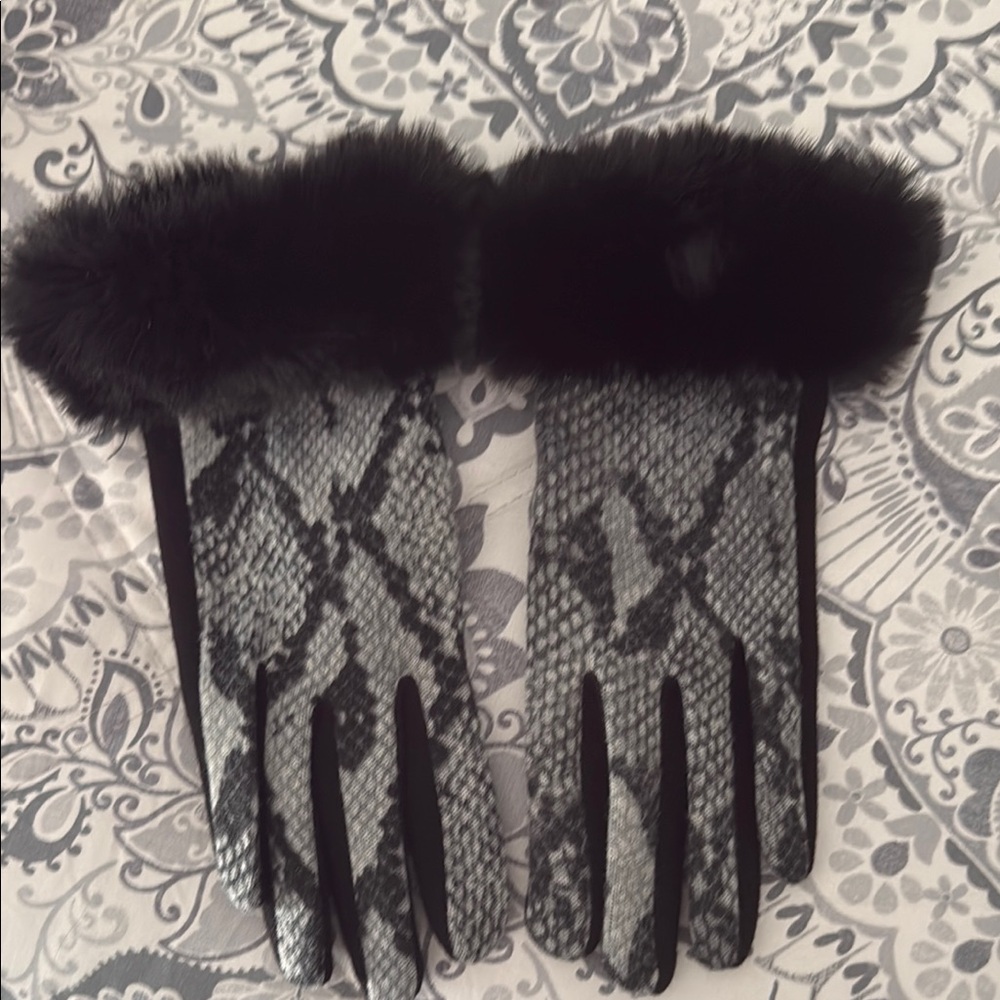 Elegant Black and Gray Fur-Trimmed Gloves